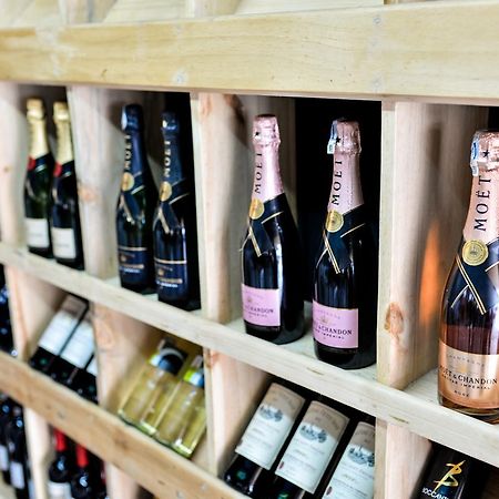 Pili Pili Boutique Hotel Кигали Екстериор снимка