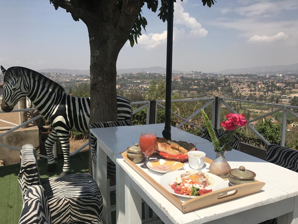 Pili Pili Boutique Hotel Кигали Екстериор снимка